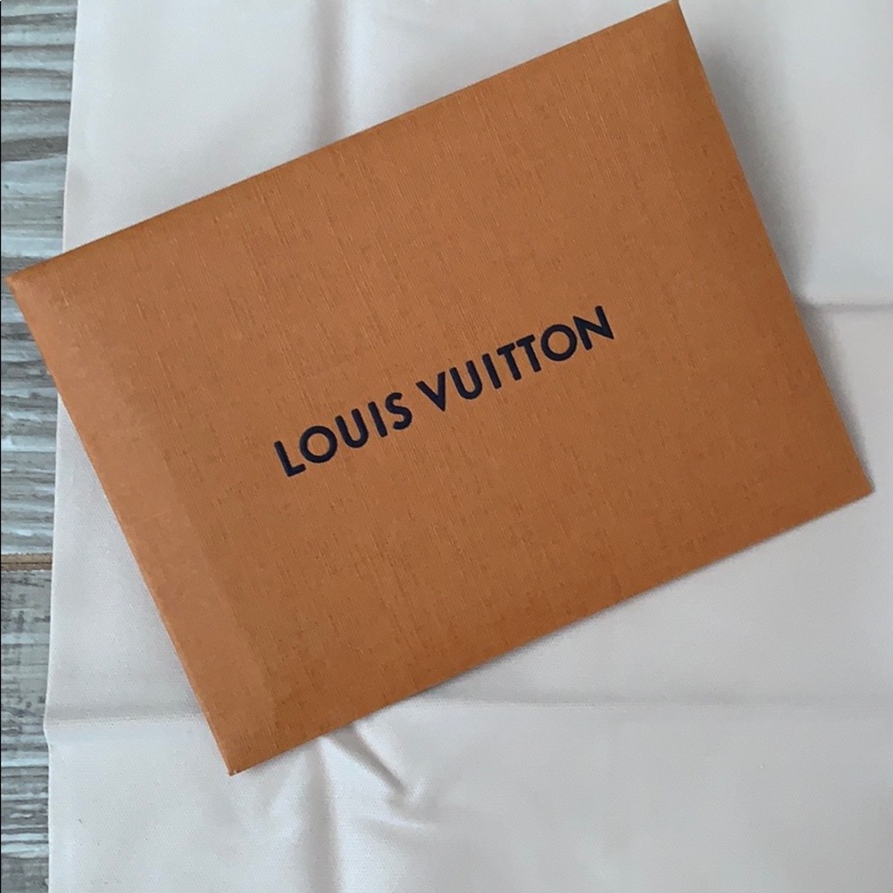 Louis Vuitton Sunglasses Cleaning Cloth Shammy NWT - Picture 4 of 7